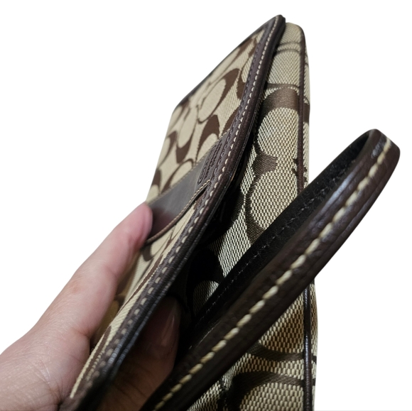 Coach Vintage Signature Canvas Flap Wristlet Khaki Brown Brass HW - Picture 5 of 12